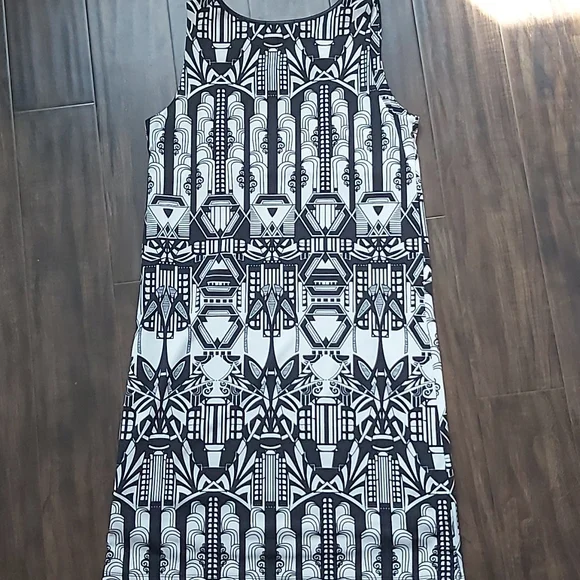 Abstract dress - Picture 2 of 4